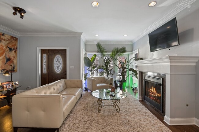 Building Photo - 2415 W Belle Plaine Ave