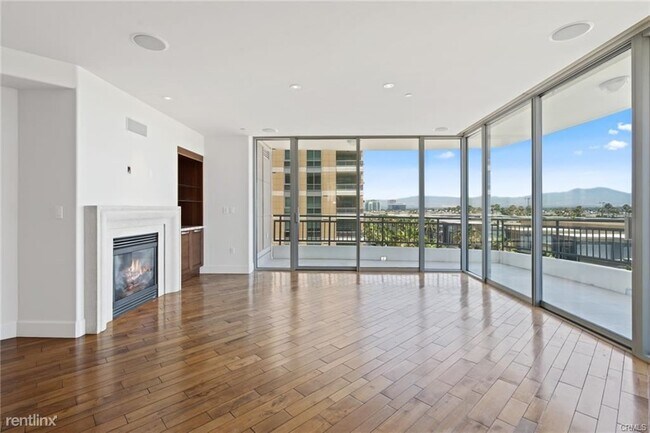 Building Photo - 2 br, 2.5 bath Condo - 5073 Scholarship