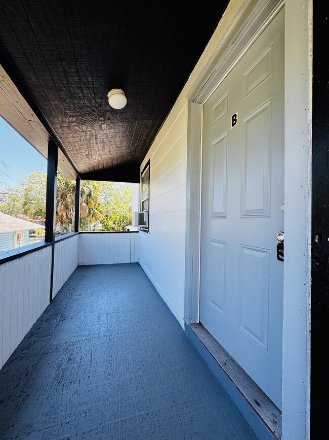 Foto del edificio - 2 Bed/1 Bath - Unit B