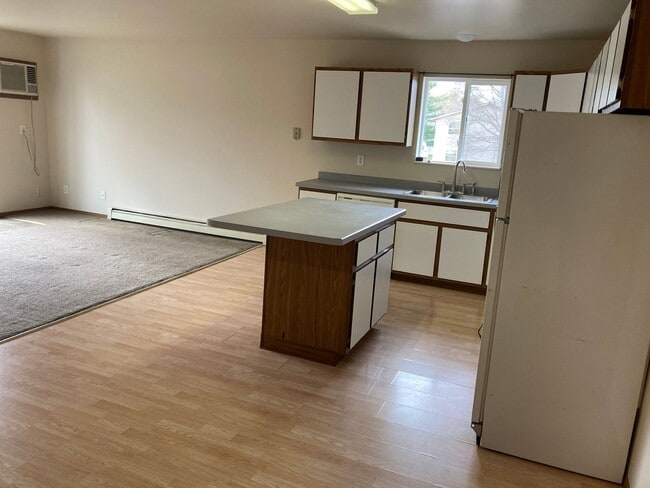 Building Photo - 1170 Dodds Dr