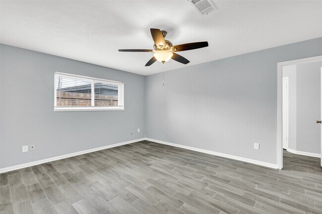 Foto del edificio - 10003 Windriver Dr