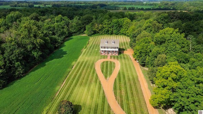 Foto del edificio - 2500 Biggs Rd