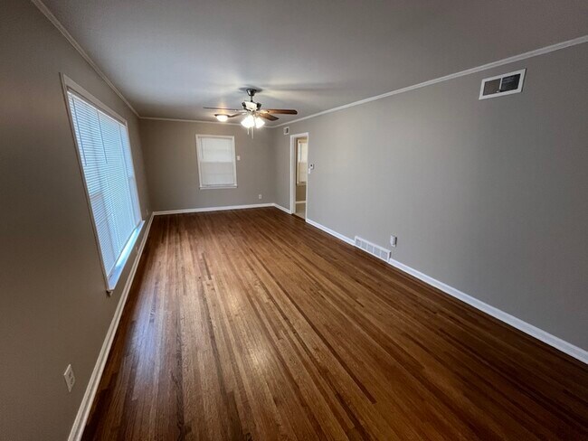 Building Photo - 4860 Berrydale Ave