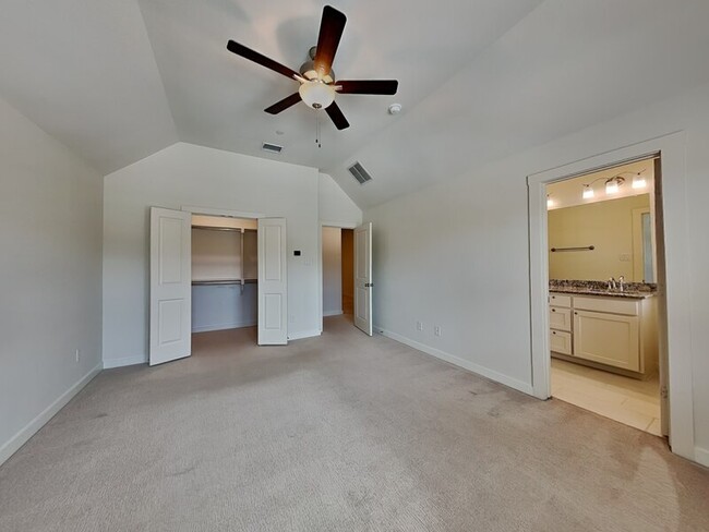 Building Photo - 2716 Majesty Dr