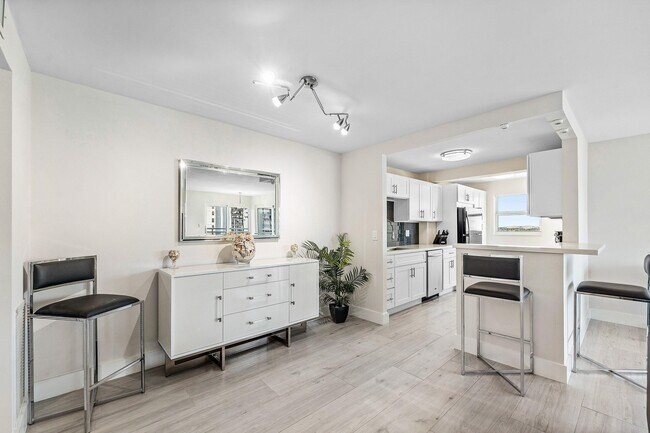 Building Photo - 1160 Hillsboro Mile