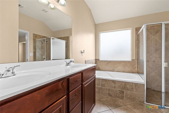 Building Photo - 2707 Camp Dr