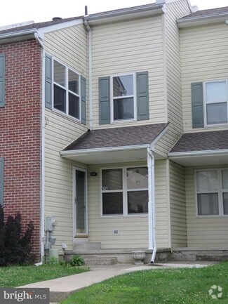 Building Photo - 636 Yale Ct