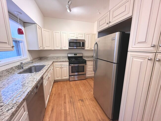 Building Photo - 5419 N Ravenswood Ave