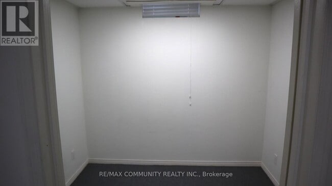 Building Photo - 1556 Dellbrook Ave