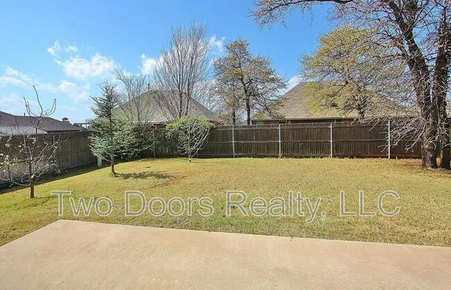Photo - 13123 Red Oak Dr House