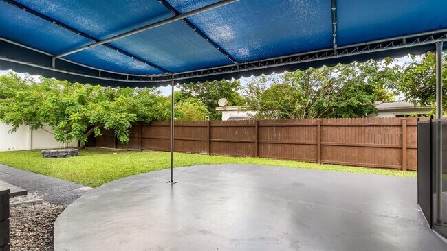 Foto del edificio - 740 Beachwood Ln