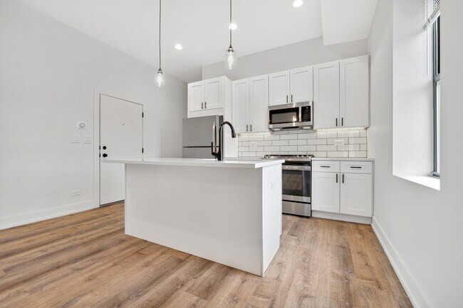 Foto del edificio - 2219 N Hamilton Ave