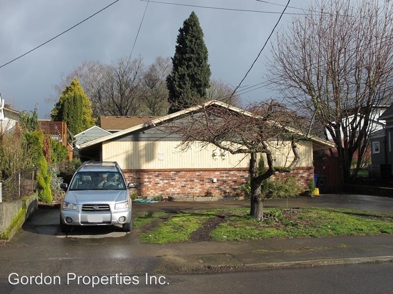 Primary Photo - 4406 SE 28th Ave