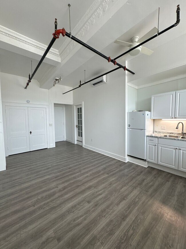Foto del edificio - Spacious Loft Style Studio Apt