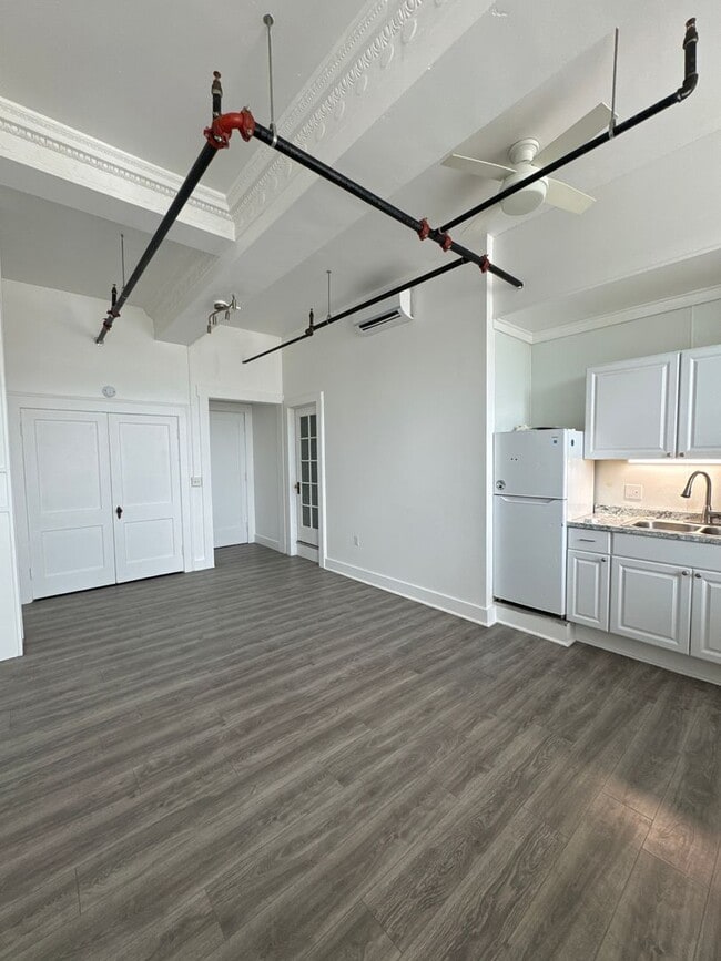 Building Photo - Spacious Loft Style Studio Apt