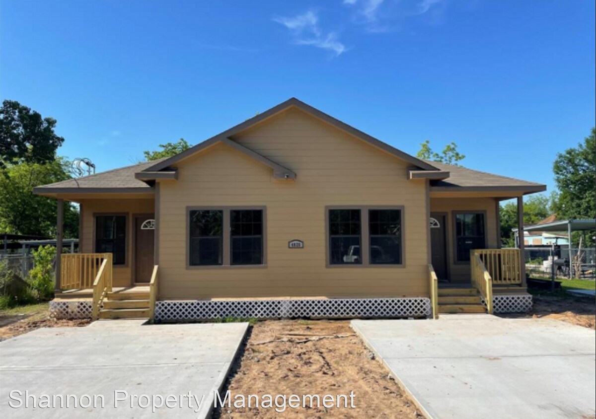 4826 Higgins St, Houston, TX 77033