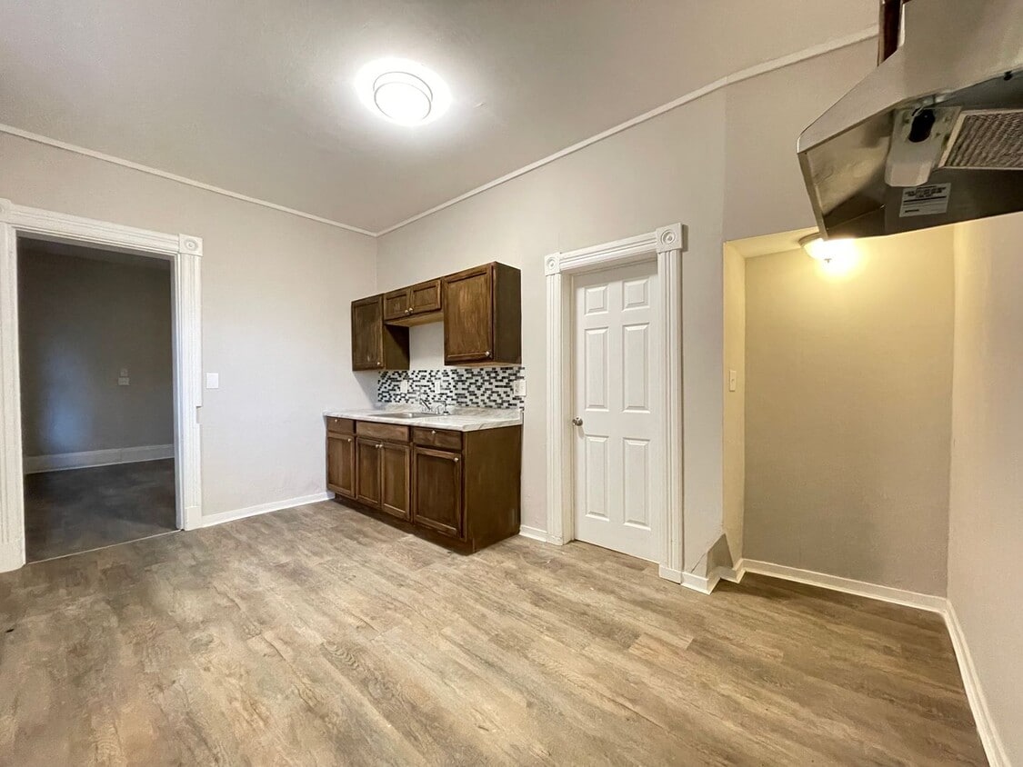 Primary Photo - 2259 Loth St