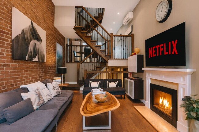 Building Photo - 195 Soudan Ave