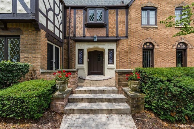Building Photo - 905 Berkshire Rd