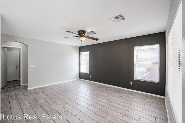 Foto del edificio - 4 br, 2.5 bath House - 743 W Constitution DR