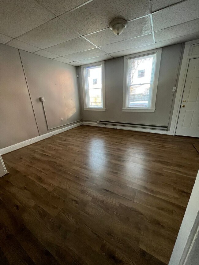 Foto del edificio - Remodeled 2BR house with courtyard