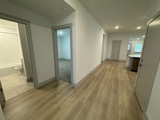 Foto del edificio - BRAND NEW ONE STORY  |  NORTH SIDE NEAR 16...