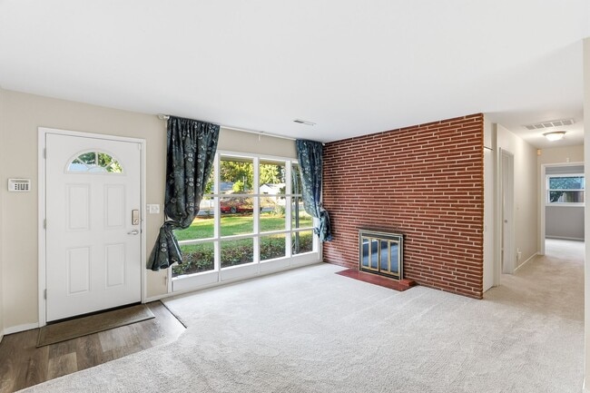 Building Photo - Bright & Comfortable Home with Private Patio and Covered Parking