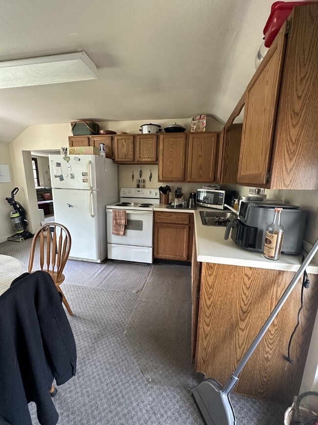 Foto del edificio - 3 Bed 1 Bath close to UWEC!