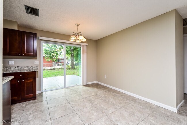 Building Photo - 4856 Deleon St