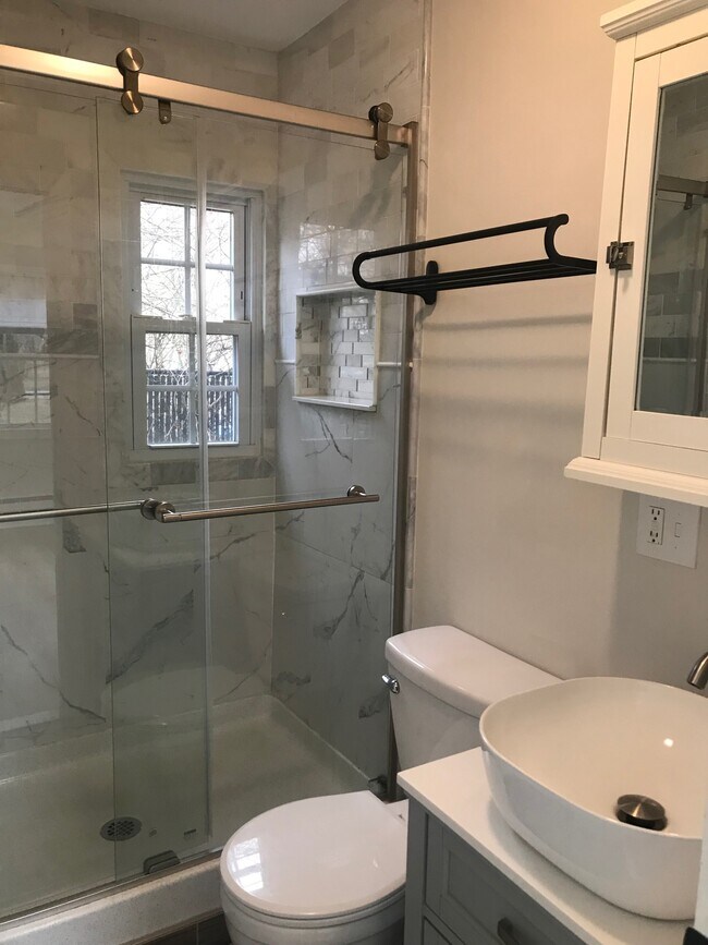 huge walkin shower - 81 Commerce St