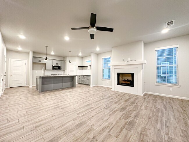 Building Photo - 1733 W Whitney Ln