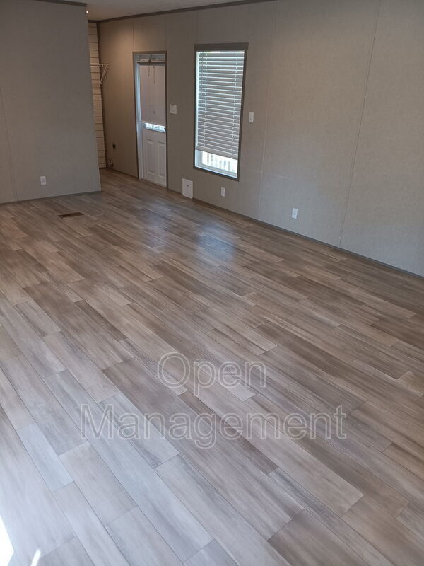 Foto del edificio - 2710 N Farm Rd 137