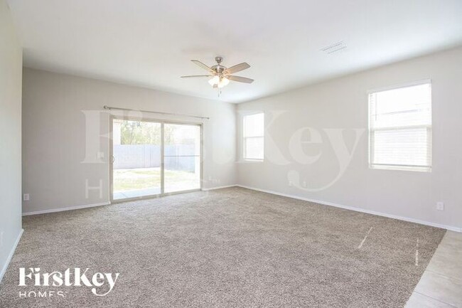 Foto del edificio - 10423 E Lupine Ln