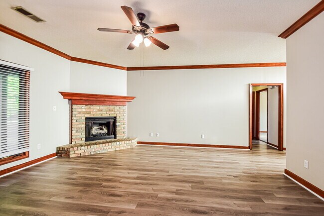 Foto del edificio - 7182 Golden Oaks Loop E