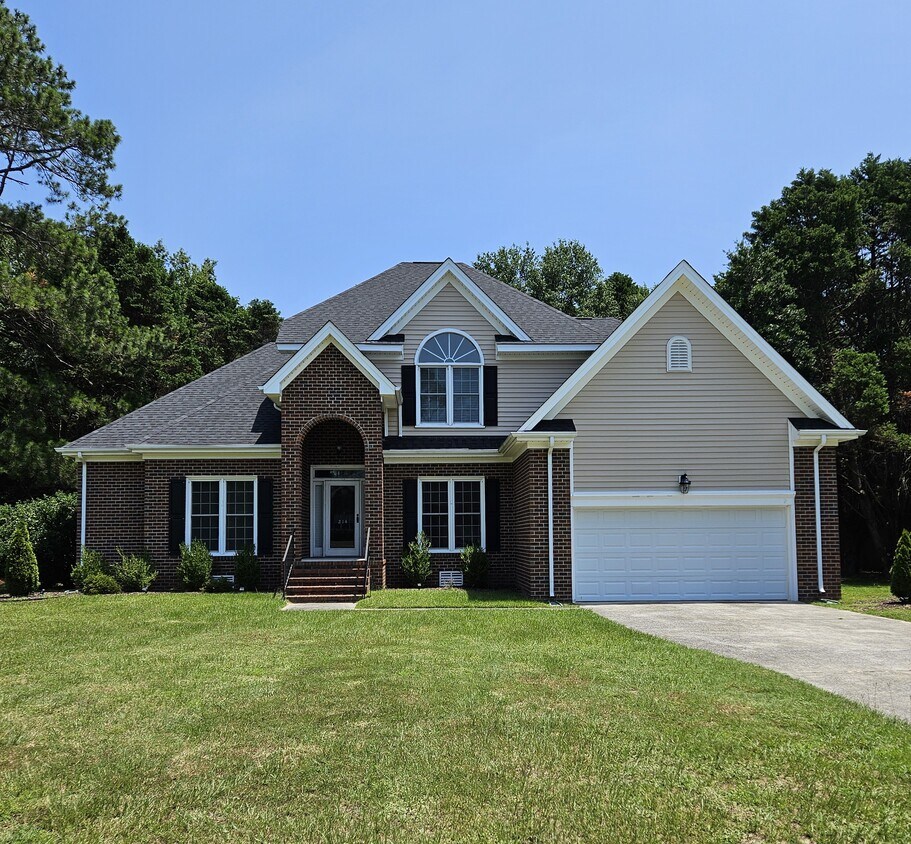 Foto principal - 214 N Marion Dr