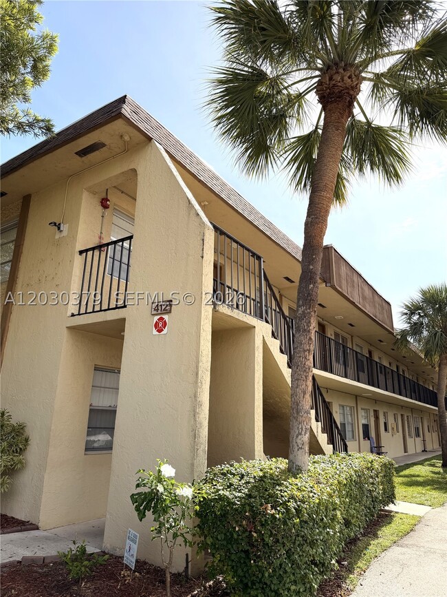 Building Photo - 412 Lakeside Dr