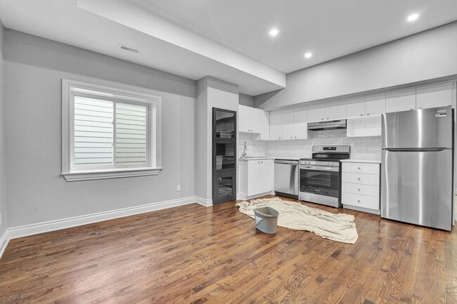 Building Photo - 265 Carruthers Ave