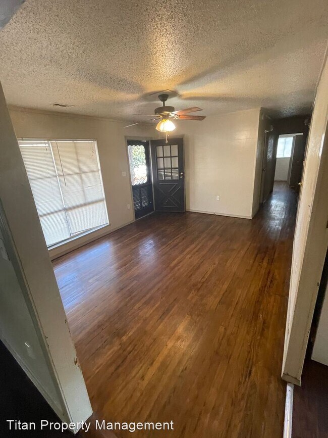 Building Photo - 3 br, 1 bath House - 806 DeSoto Place