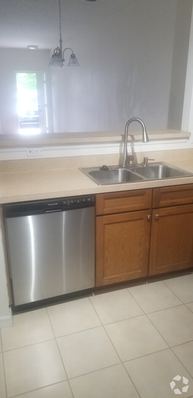 Eastmar Commons Apartments for Rent with High Ceilings Orlando FL