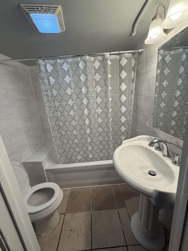 Building Photo - 2210 N Lockwood Ave