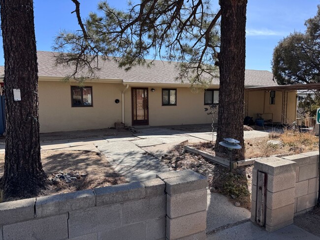 Building Photo - 3 Bedroom, 2 Bathroom Home in Carnuel, NM.