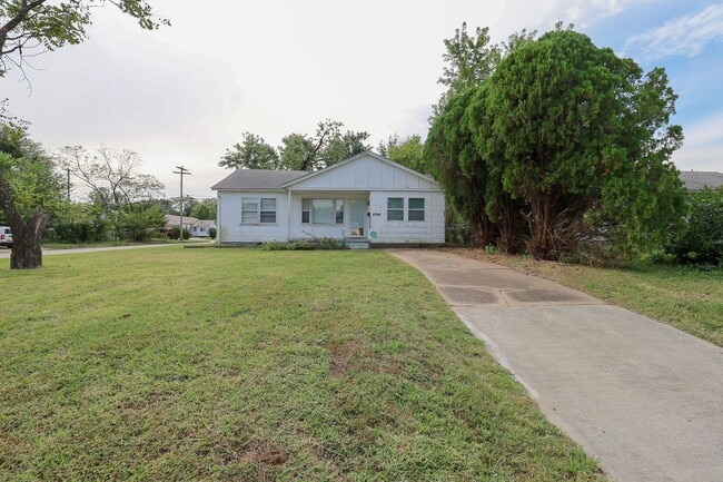 Foto del edificio - 3 BED 1 BATH! Schedule a tour today!