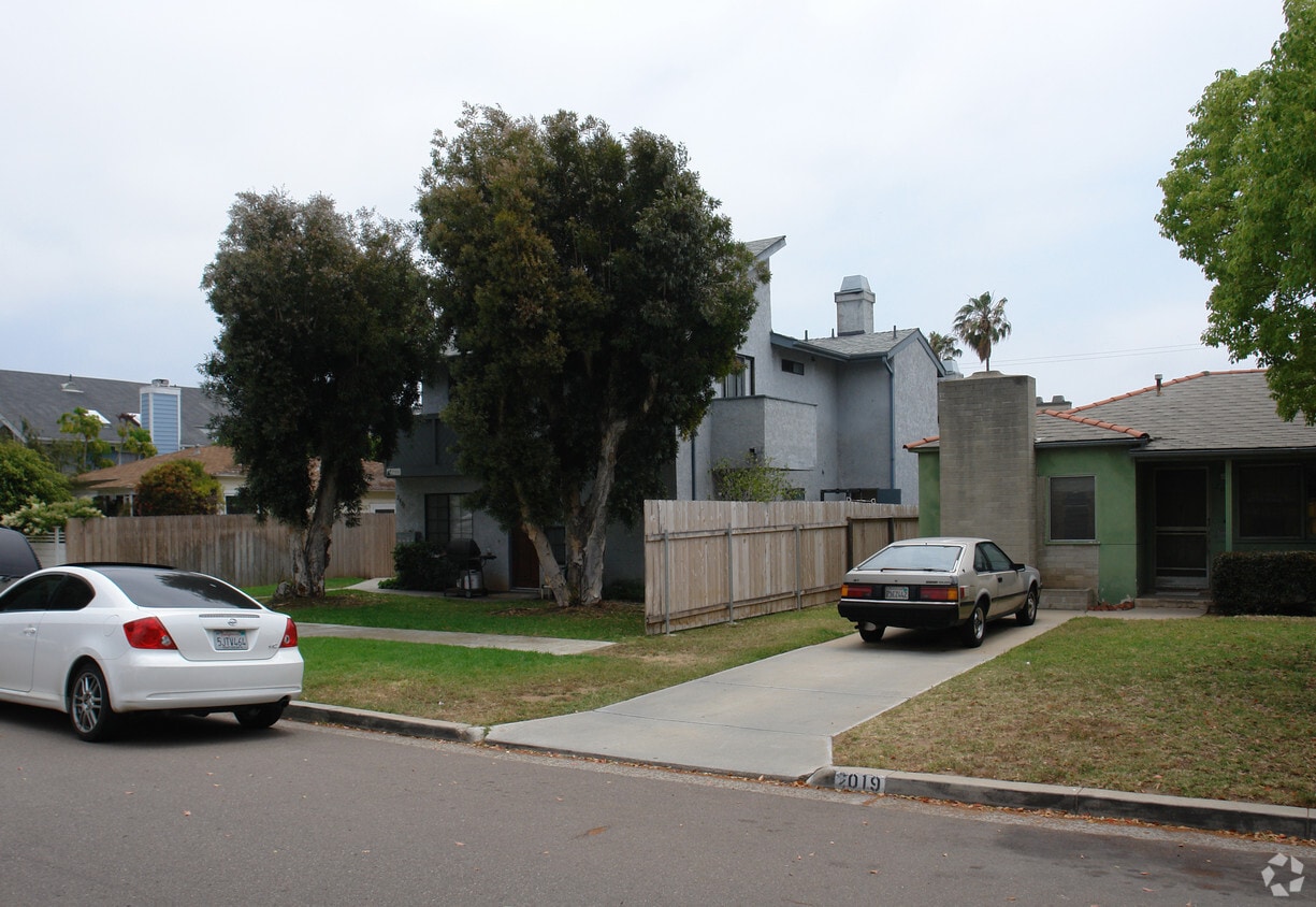 Primary Photo - 2027 Emerald St
