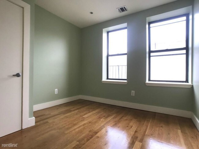 Building Photo - 917 Broadway