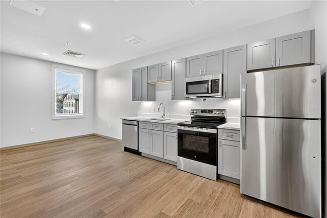 Foto del edificio - 1624 Lonsdale Ave