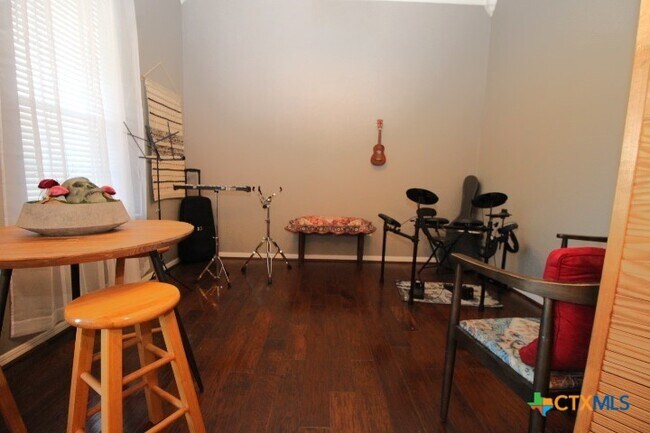 Foto del edificio - 775 Cactus Ln