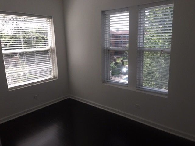 Foto del edificio - 3104 W Ainslie St