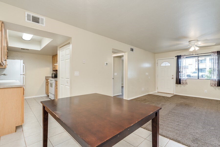 Building Photo - BEAUTIFULLY UPDATED FIRST FLOOR CONDO