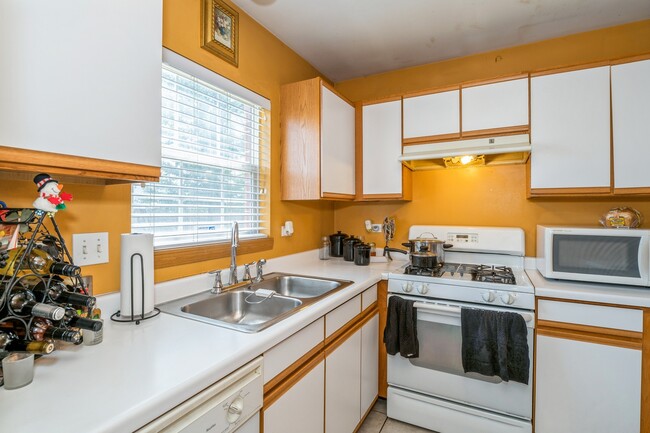 Building Photo - 1544 Anderson Trail