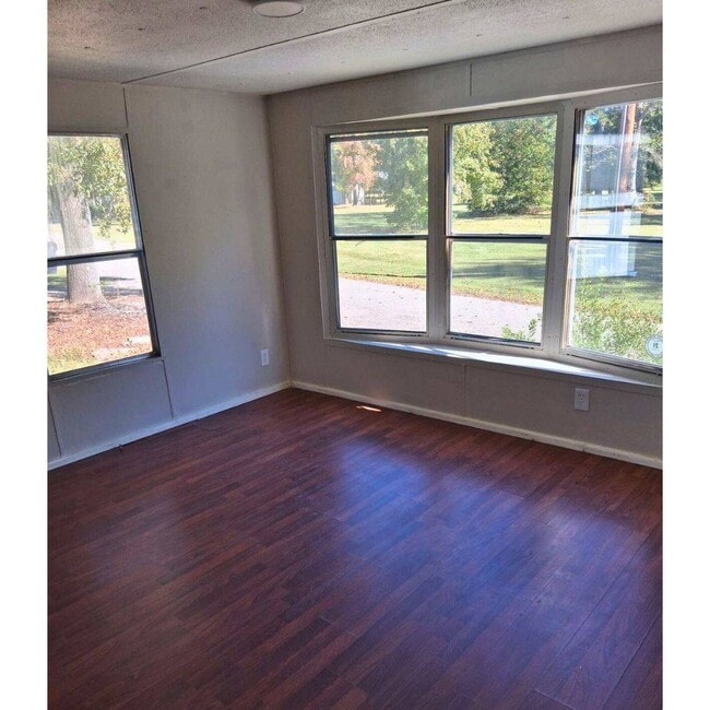 Foto del edificio - 2367 Parrott Dr